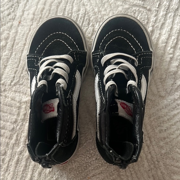 Toddler Black and White Vans Shoes - Picture 2 of 7
